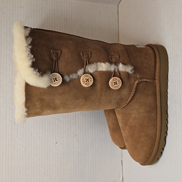 SOLD on eBay!! UGG Australia Classic Tall Bailey Button Triplet Shearling Size 4 - Picture 7 of 12